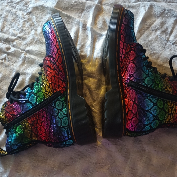 Rainbow Doc Martens in size 2 young ladies. Very expensive new and these are new - Picture 5 of 10